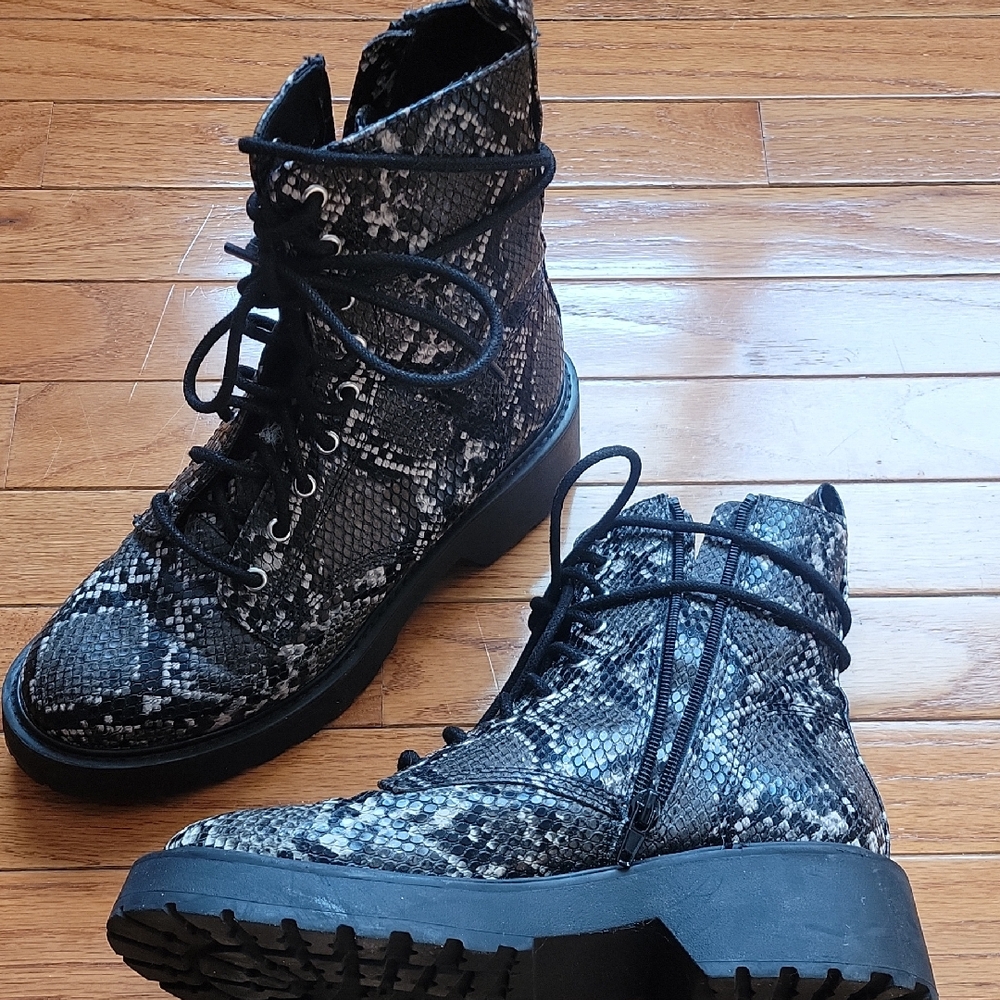 Snakeskin Patterned Women's Combat Boots SZ 7M